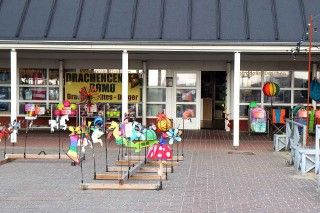 ein gut sortierter Drachenshop