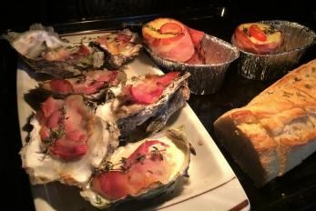 Austern im Ofen mit Speck und Blauschimmelkaese