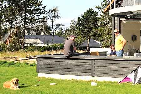 Hund und Ferienhaus auf Fanö