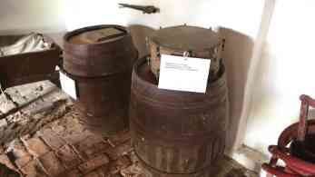 Feuertrommel (statt Sirene) im Spritzenhaus Sönderho