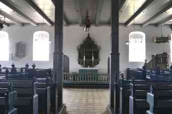 Fanö Kirche Altar und Kanzel