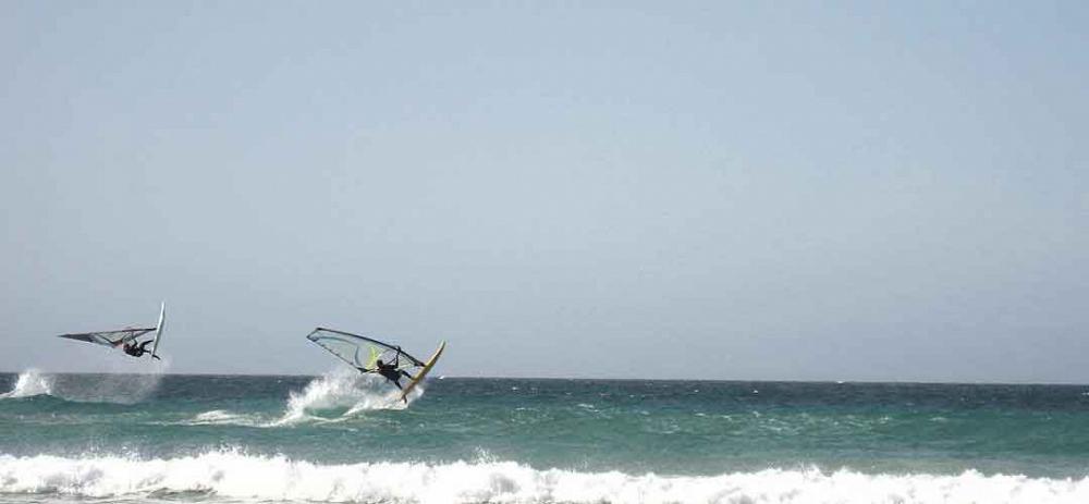Windsurfer auf Fanö Welle