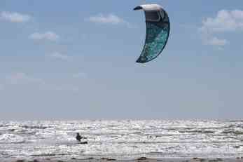 Kiter auf dem Wasser auf Fanö