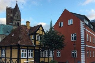 Altstadt von Ribe mit Kirchen im Hintergrund