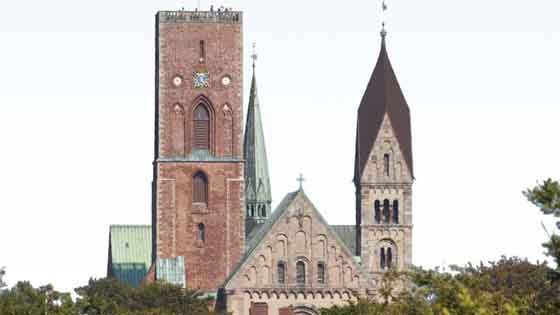 Domkirche von Ribe mit zwei unterschiedlichen Türmen
